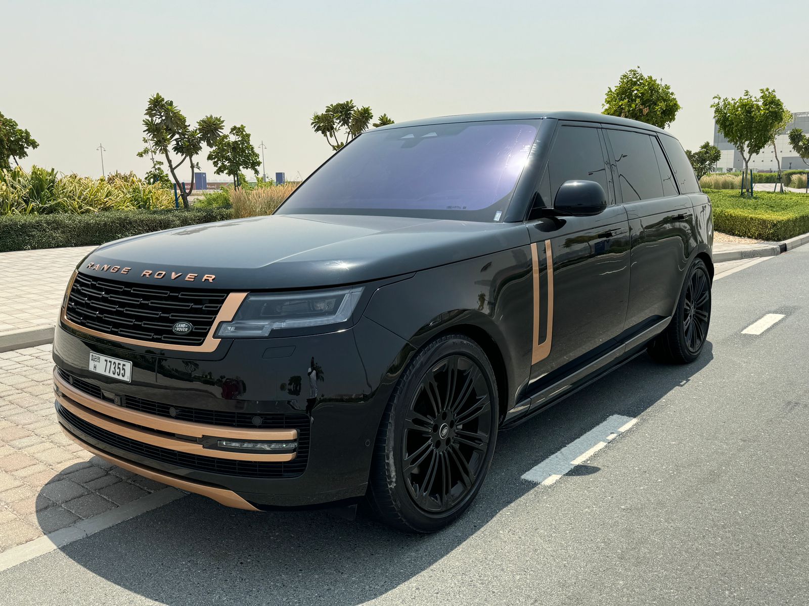 Land Rover Range Rover Vogue 2023 - Top 10 Rent A Car